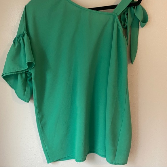 Vine & & Love Green one off the shoulder blouse - Picture 3 of 4